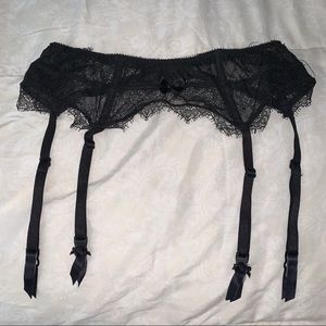 XS/S  VS black lace garter belt